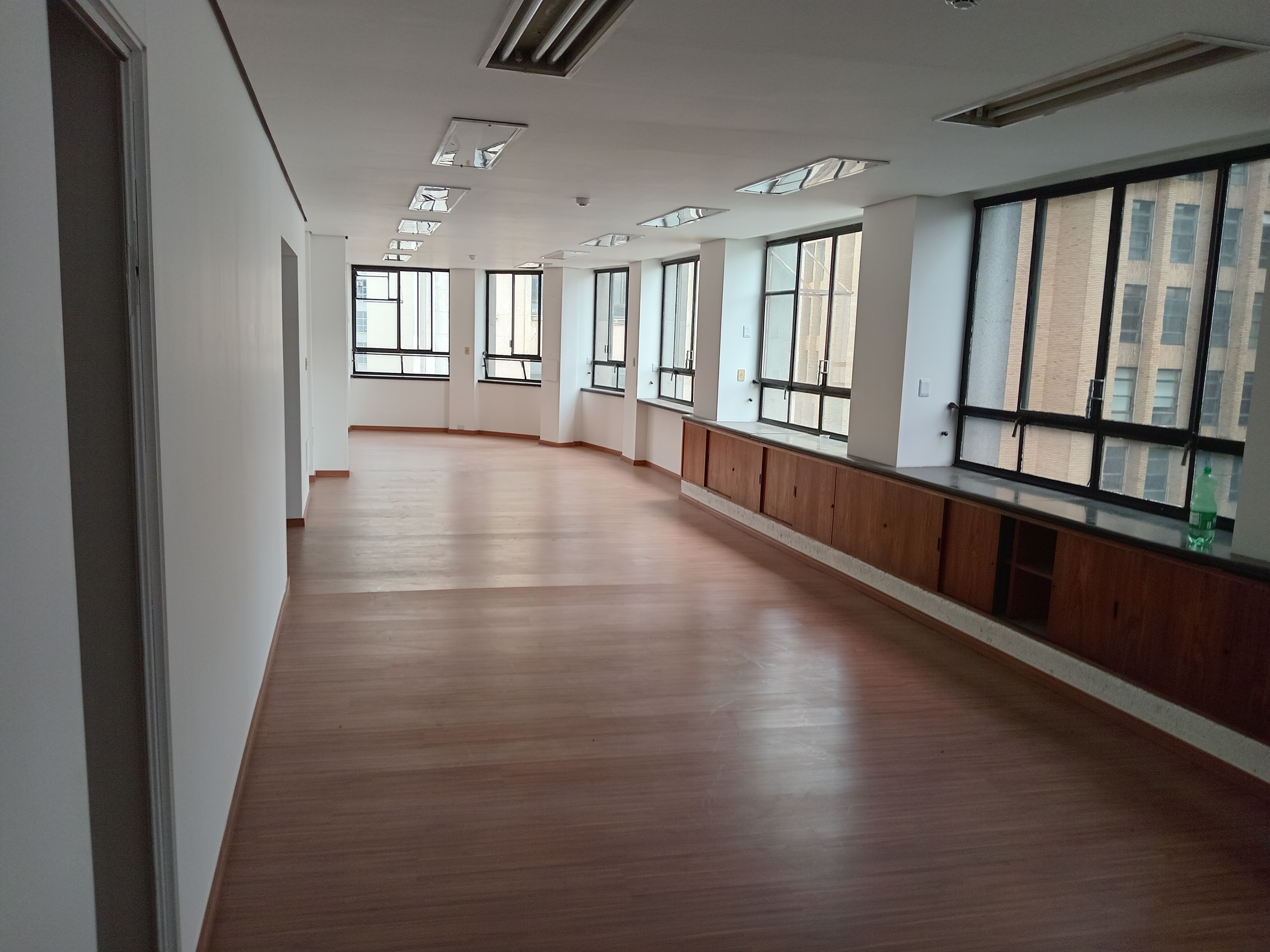 sala comercial andar inteiro proximo a 25 de marco e patio do colegio