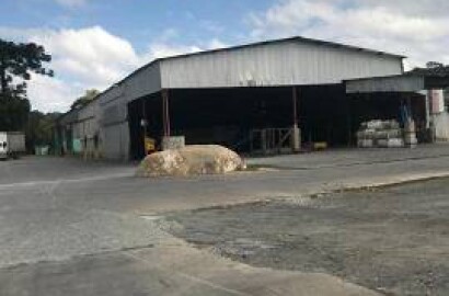 Galpão / Depósito / Armazém com 1 Quarto à venda, 18068m²